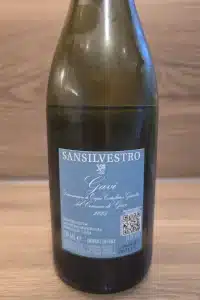San Silvestro Gavi 2025 – Wein des Monats aus dem Piemont Flasche Sansilvestro Gavi DOCG aus Italien mit blauem Etikett